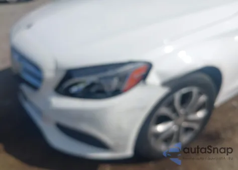 2015 Mercedes-Benz C 300 4Matic/Luxury 4Matic/Sport 4Matic z USA, uszkodzony, nr VIN 55SWF4KB1FU090539